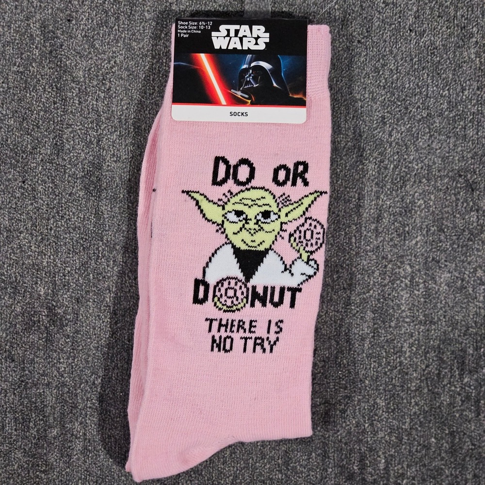 Star Wars‎ Yoda Do Or Donut Pink Crew Socks Shoe Size 6.5-12 New With Tags